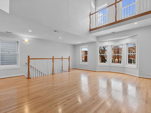 4th image of 1435 W Wrightwood Ave