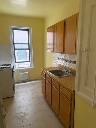 1 bed, $2,000 — Photo 1