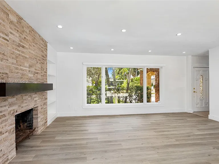 330 Coconut Isle Dr — Photo 8