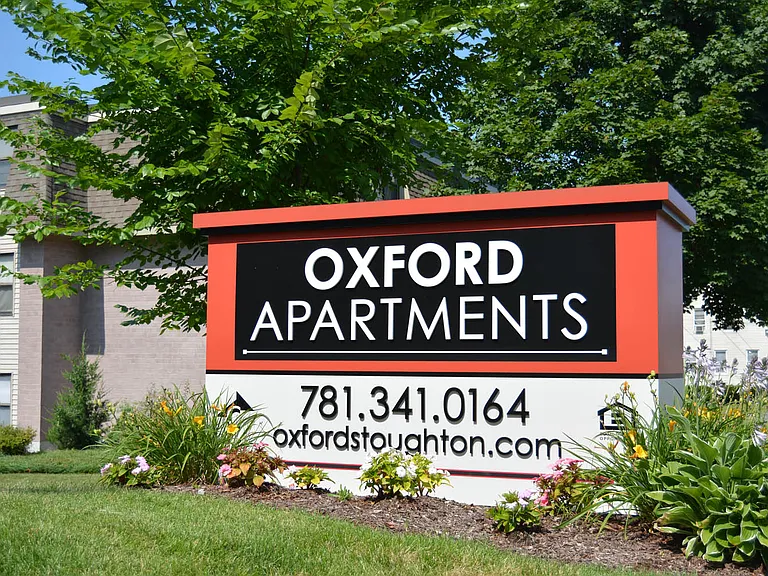 Oxford Apartments — Photo 14