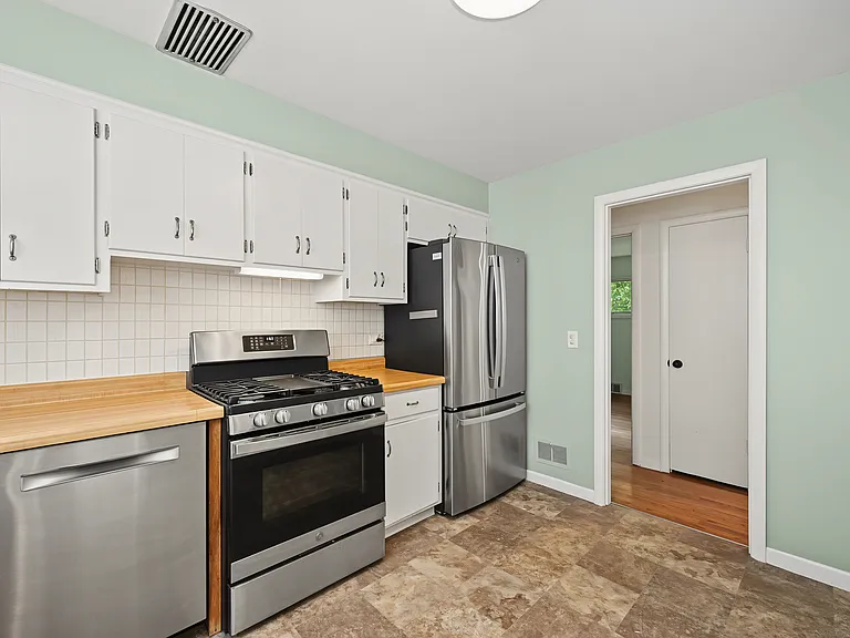 673 N Park Blvd — Photo 10