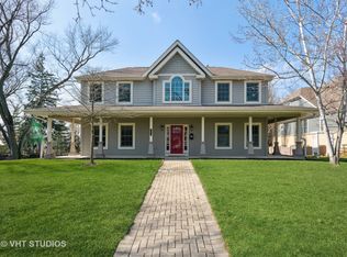1044 Golf Ln, Wheaton, IL 60189