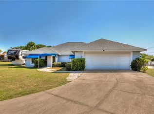 820 Virginia Ave, Tavares, FL 32778