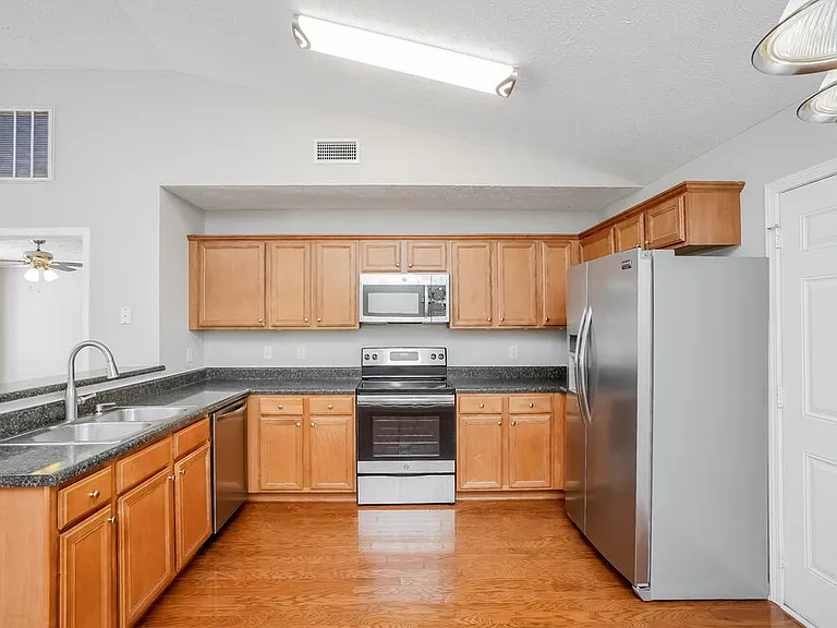 3327 Velvet Ct — Photo 7