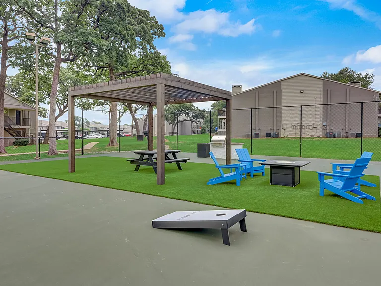 Outdoor Fitness Center at Oak Park Apartments