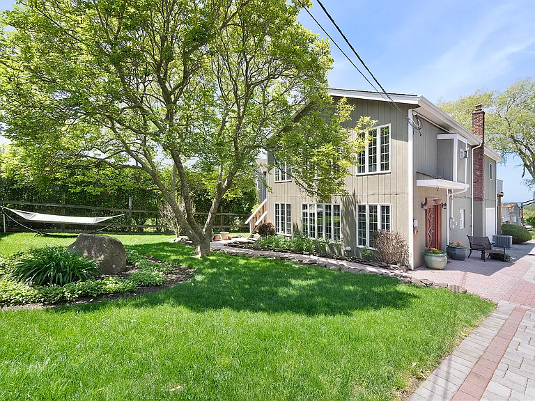109 Benson Dr — Photo 2