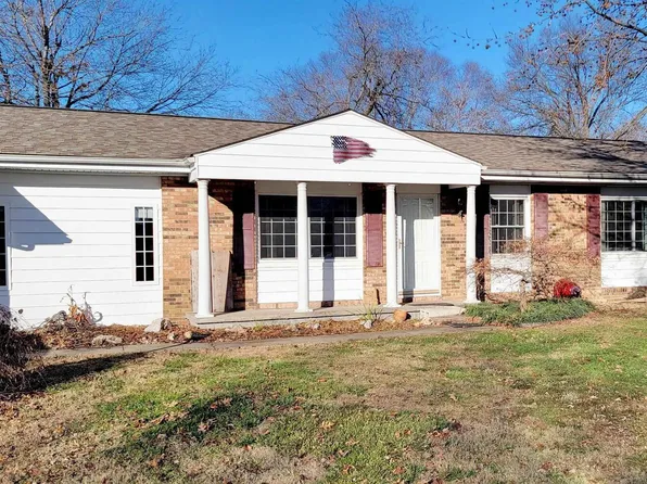 230 Country Ln, Du Quoin, IL 62832