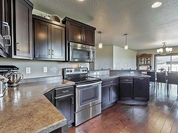 5th image of 601 Willow Bend Dr
