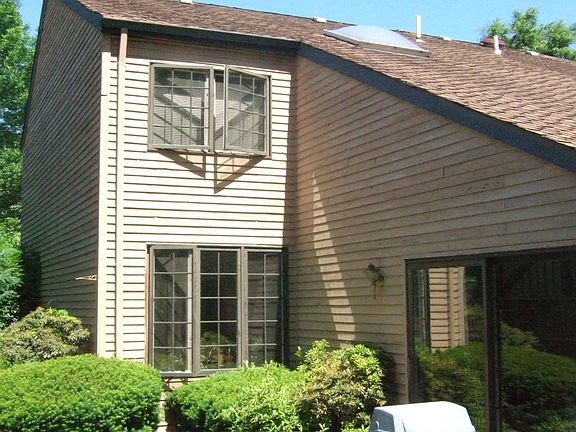 2nd image of 46 Stonegate Dr