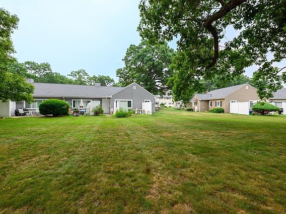4th image of 54 Meadowlark Ln Unit 54