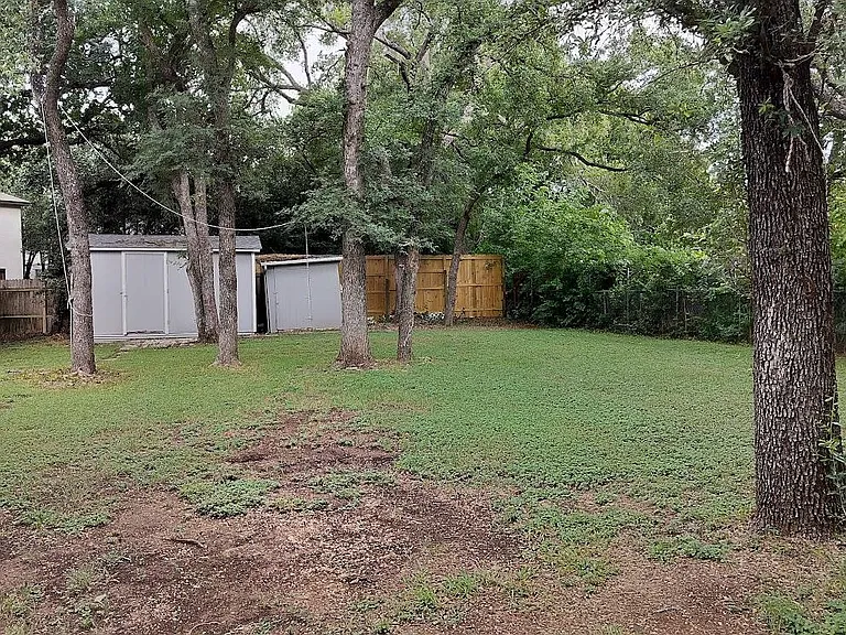 305 Woods Ln — Photo 14