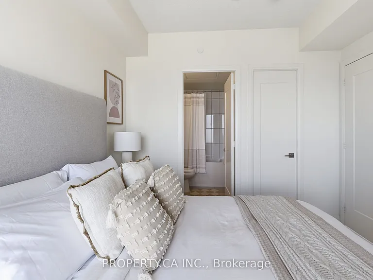 9000 Jane St #2421 — Photo 13