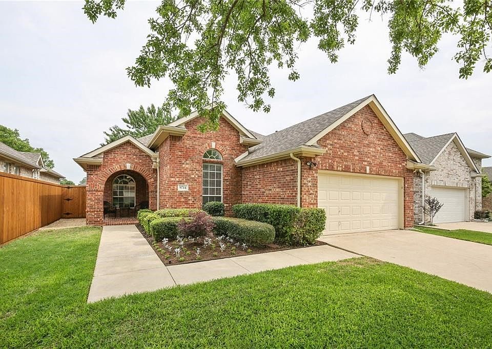 Great drive up on the well maintained single story home!