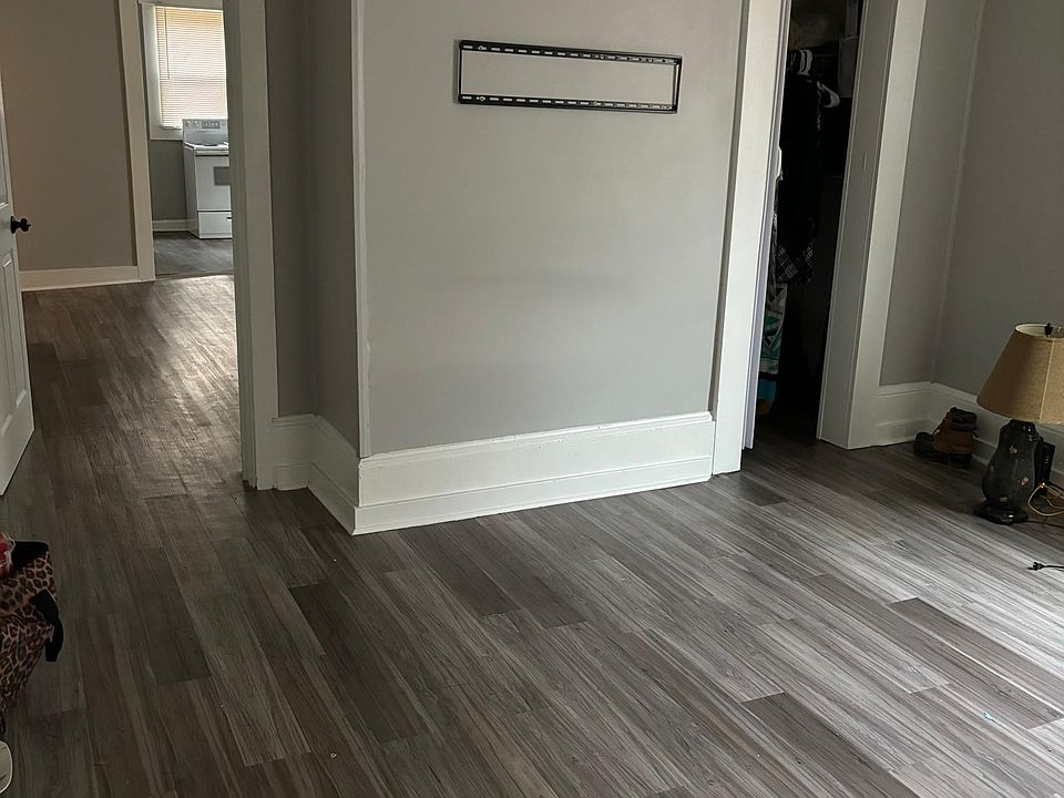 1st image of 156 Garrett St #1