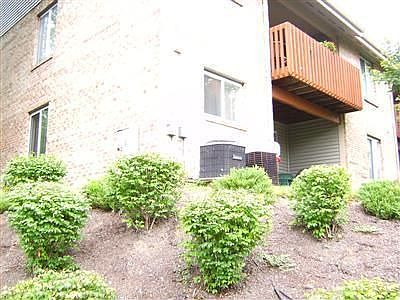 2nd image of 300 Waterfront Pl