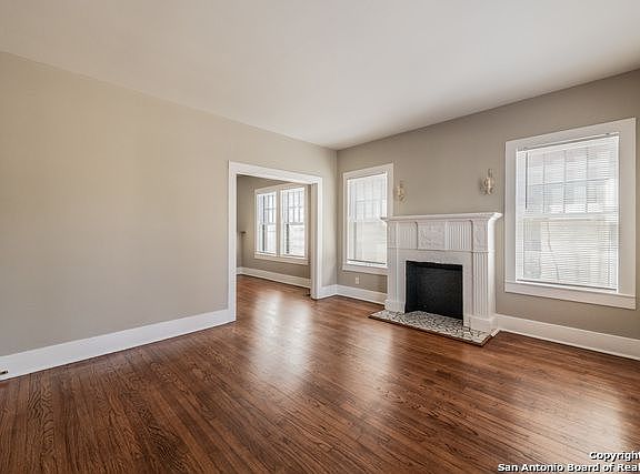 3rd image of 146 E Agarita Ave #2