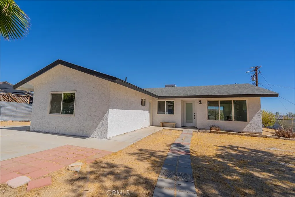 3 bed, 1392 sqft, $2,395 — Photo 1