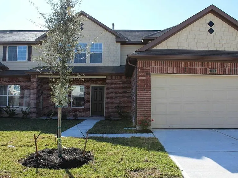 12218 Maura Ln — Photo 3