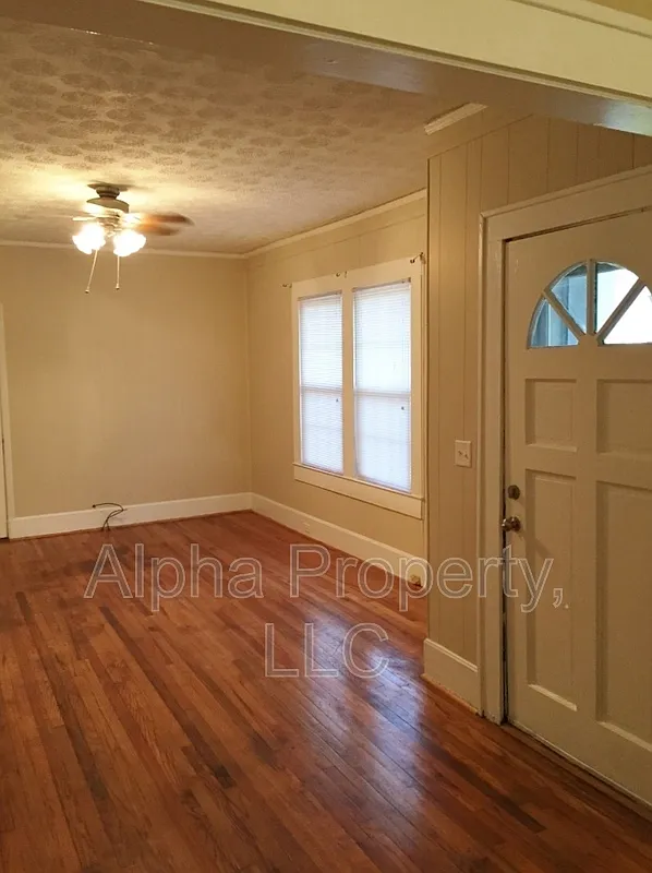 3 bed, 2.0 bath, 1116 sqft, $1,375 — Photo 2