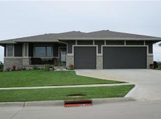 14515 Brookview Dr, Urbandale, IA 50323
