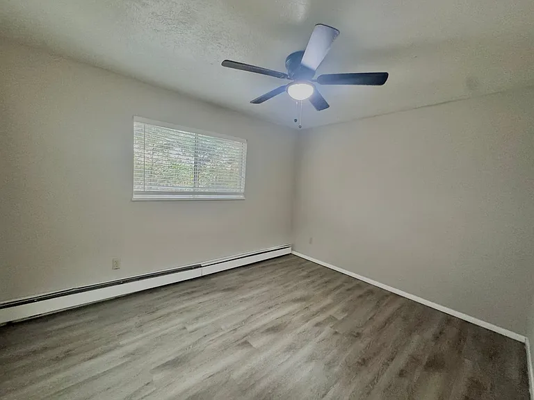 Parklane Apartments — Photo 23