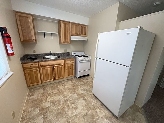 2nd image of 1871 G St #7E686211