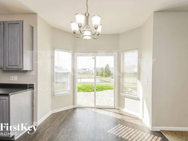 8728 N Springview Dr — Photo 5