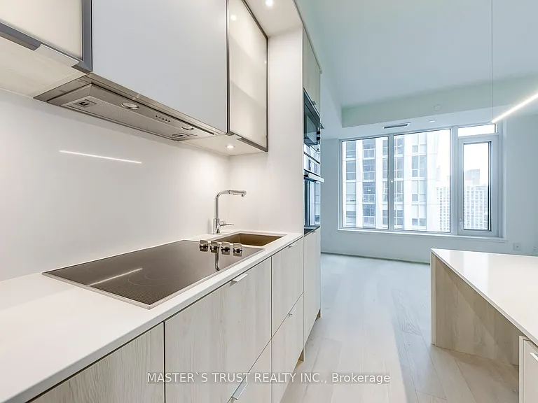 11 Yorkville Ave #2507 — Photo 9