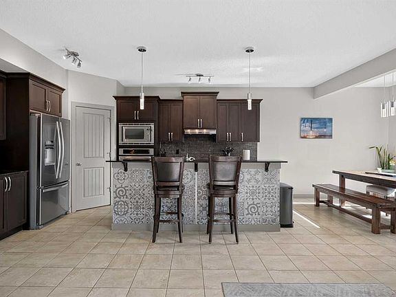 2nd image of 166 W Hillcrest Cir SW