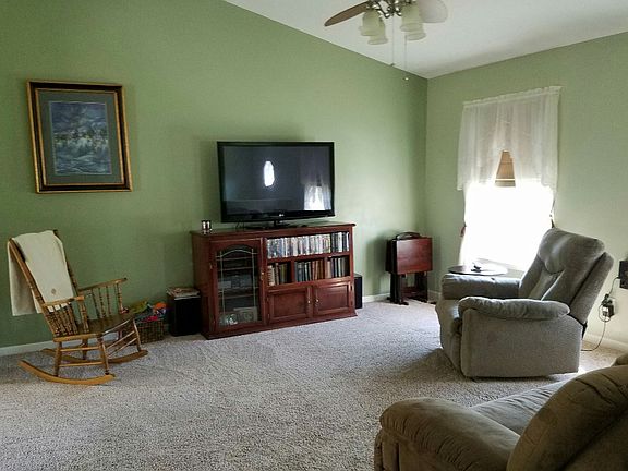 3rd image of 1002 Meadow Brook Dr