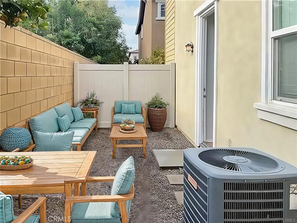 4 bed, 2.5 bath, 1540 sqft, $3,000 — Photo 3