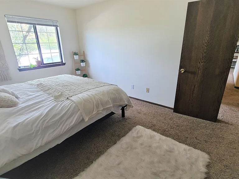 530 N Eau Claire Ave — Photo 10