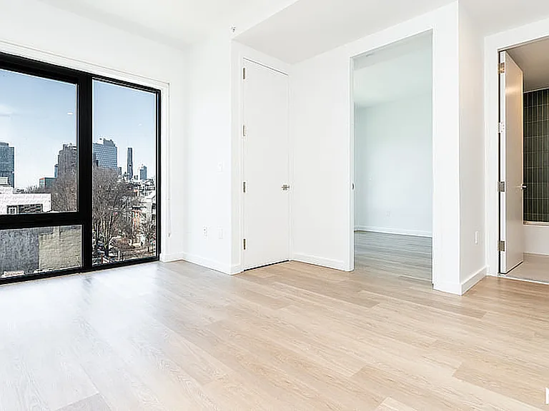 527 Grand Ave #806 — Photo 3