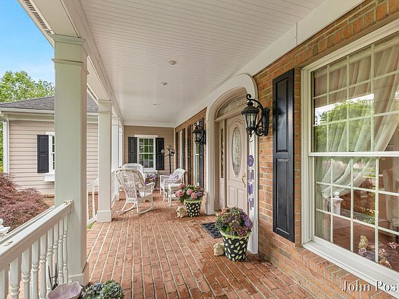 4th image of 1645 Watermark Dr SE