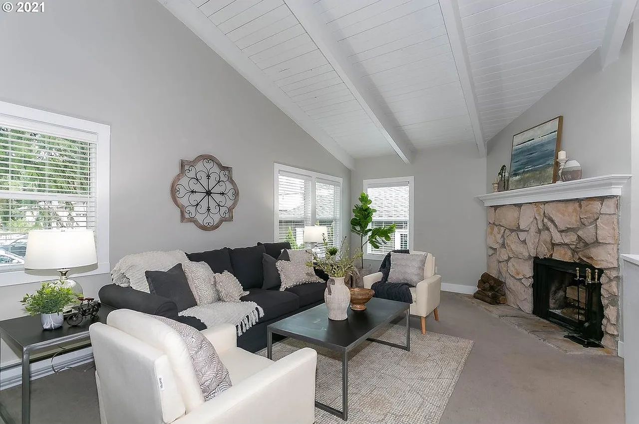 2 bed, 1.5 bath, 1394 sqft, $2,895 — Photo 2