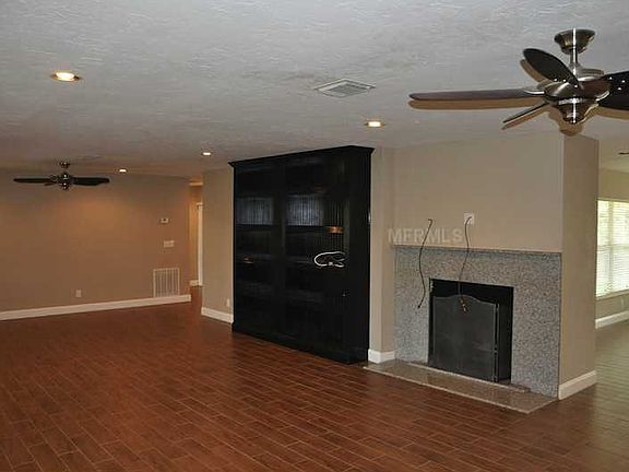 3rd image of 2623 Bougainvillea St