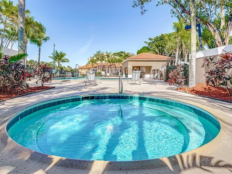 1068 N Benoist Farms Rd #302 — Photo 3