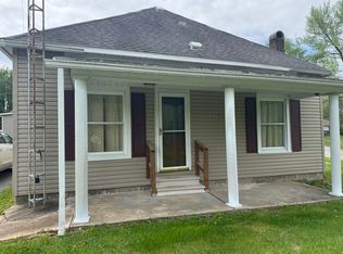818 E Belleville Ave, Christopher, IL 62822