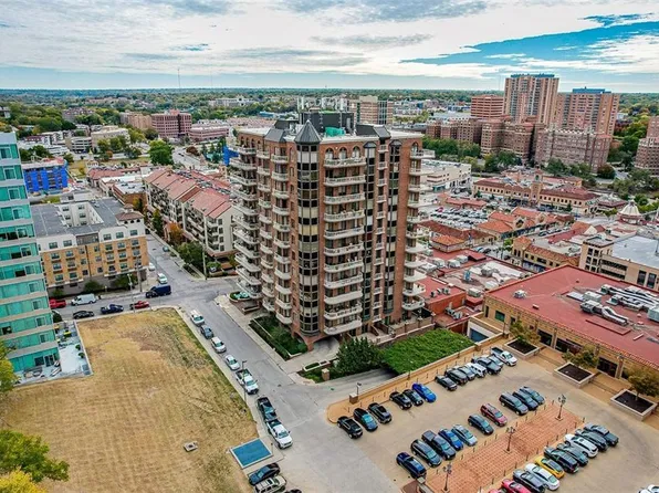 411 W 46th Ter APT 1004, Kansas City, MO 64112