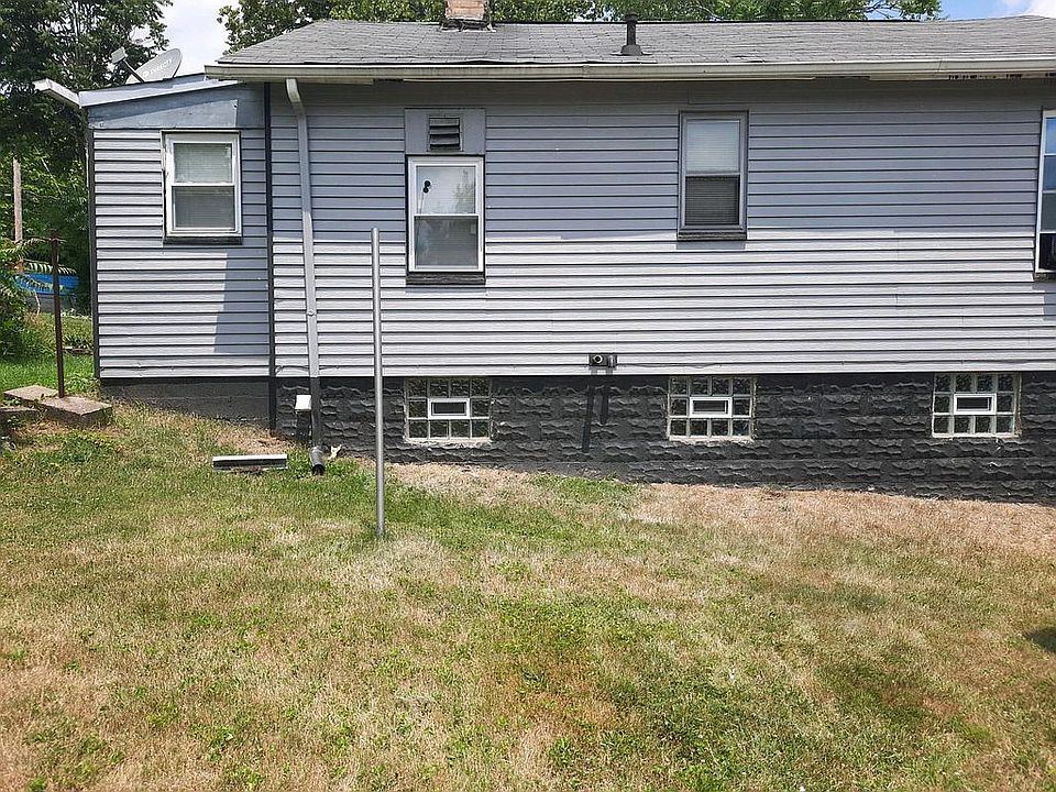 2nd image of 1707 Center Ave