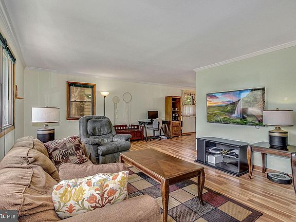 4th image of 1096 Skyway Dr