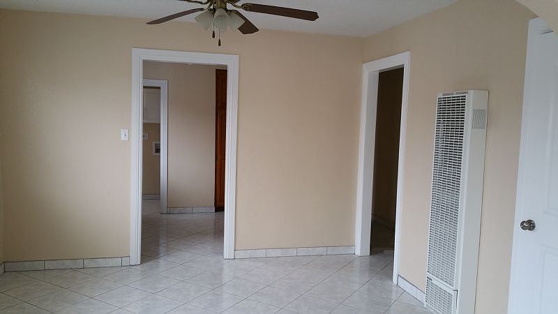 2nd image of 4644 Catalpa St