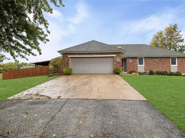 13870 S Moonlight Rd, Olathe, KS 66061