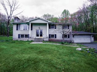 506 S Mountain Blvd, Mountain Top, PA 18707