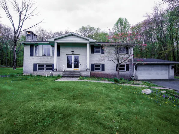 506 S Mountain Blvd, Mountain Top, PA 18707