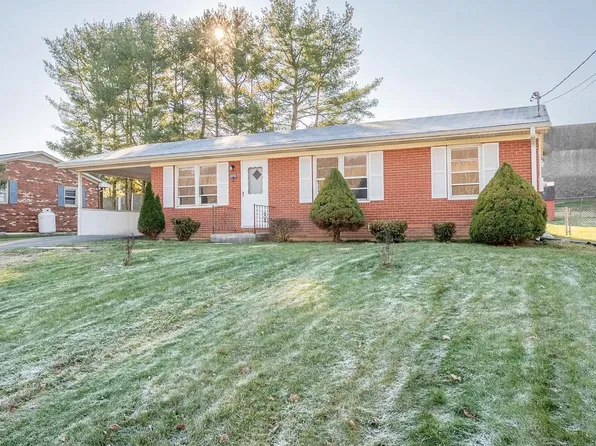 975 Reading Rd, Christiansburg, VA 24073