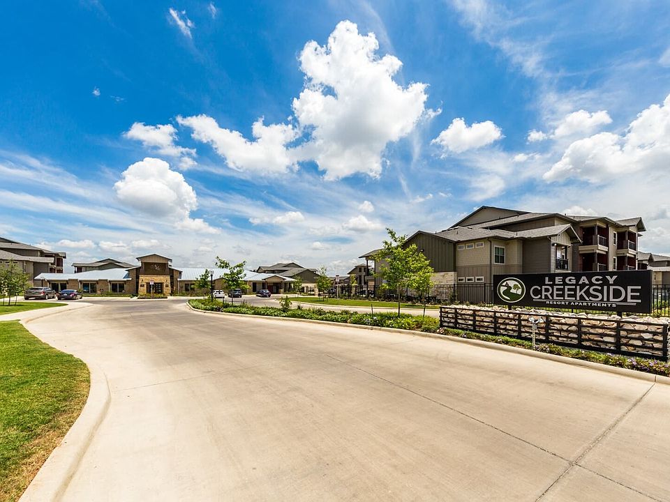 Entrance to Legacy Creekside Apartments