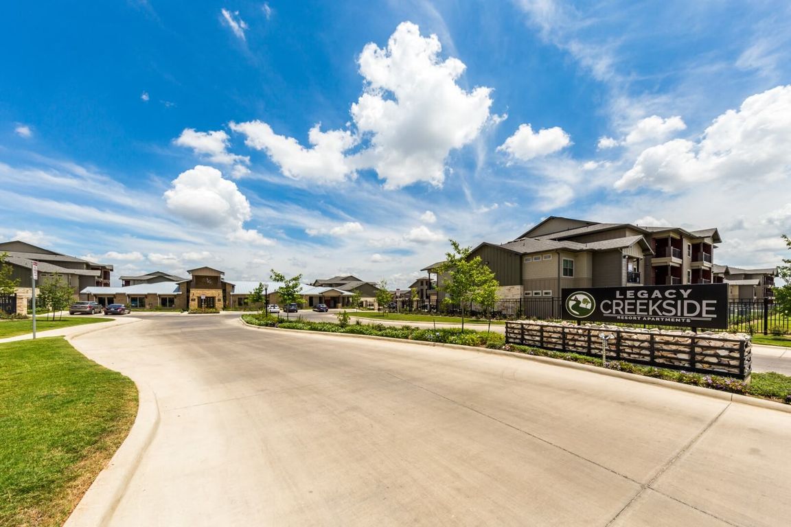 Entrance to Legacy Creekside Apartments