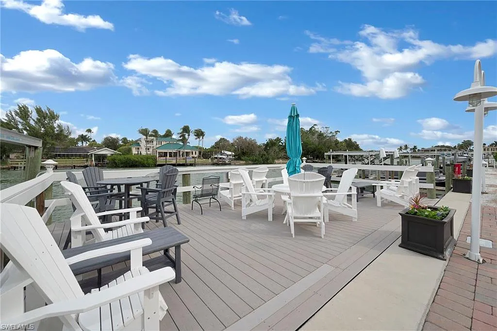 2 bed, 2.0 bath, 1200 sqft, $6,200 — Photo 2