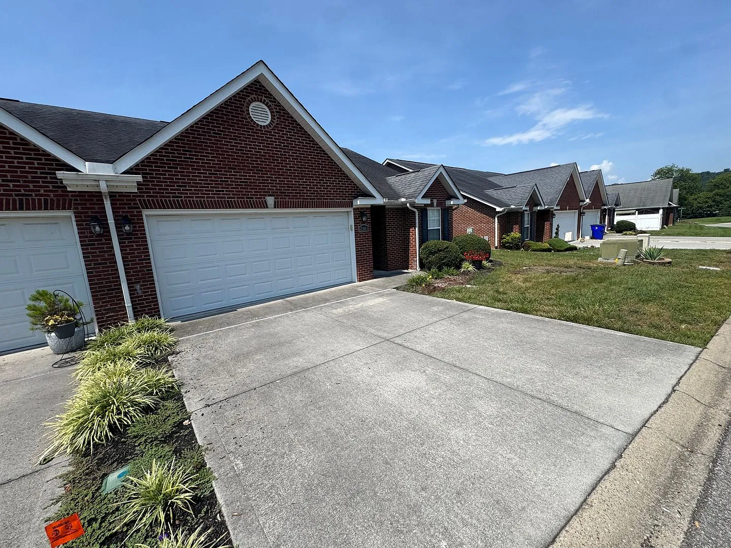Stunner with Vaulted Ceilings, Hardwood Floors, and Resort-Style Community Perks — Photo 3